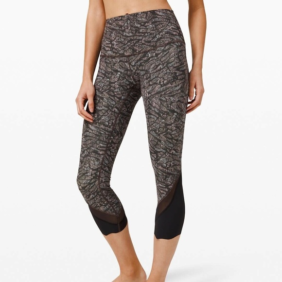 Lululemon Wunder Under High-Rise 23” Scalloped Leggings - Picture 2 of 6